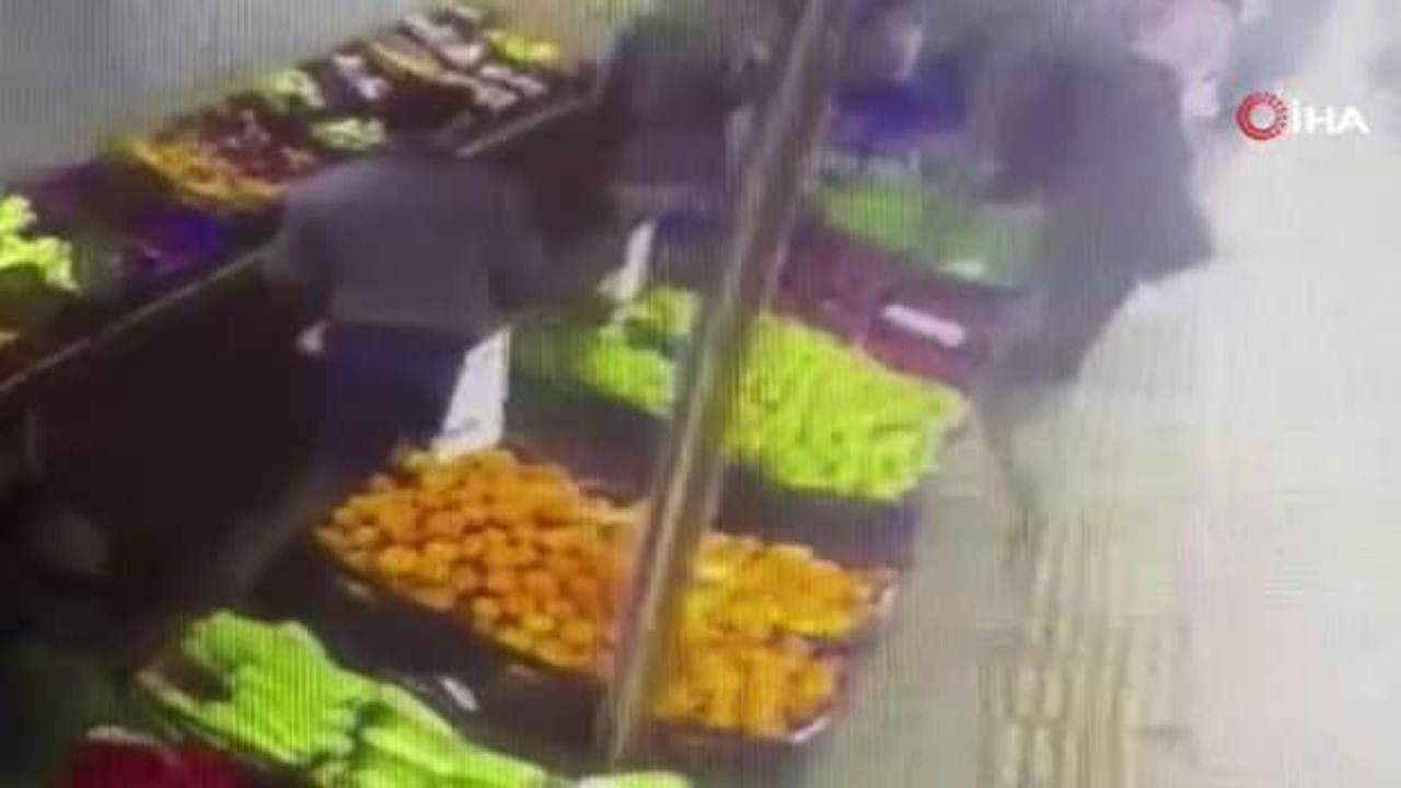 Market sahibinden hırsıza meyve dayağı! Tekme tokat daldı