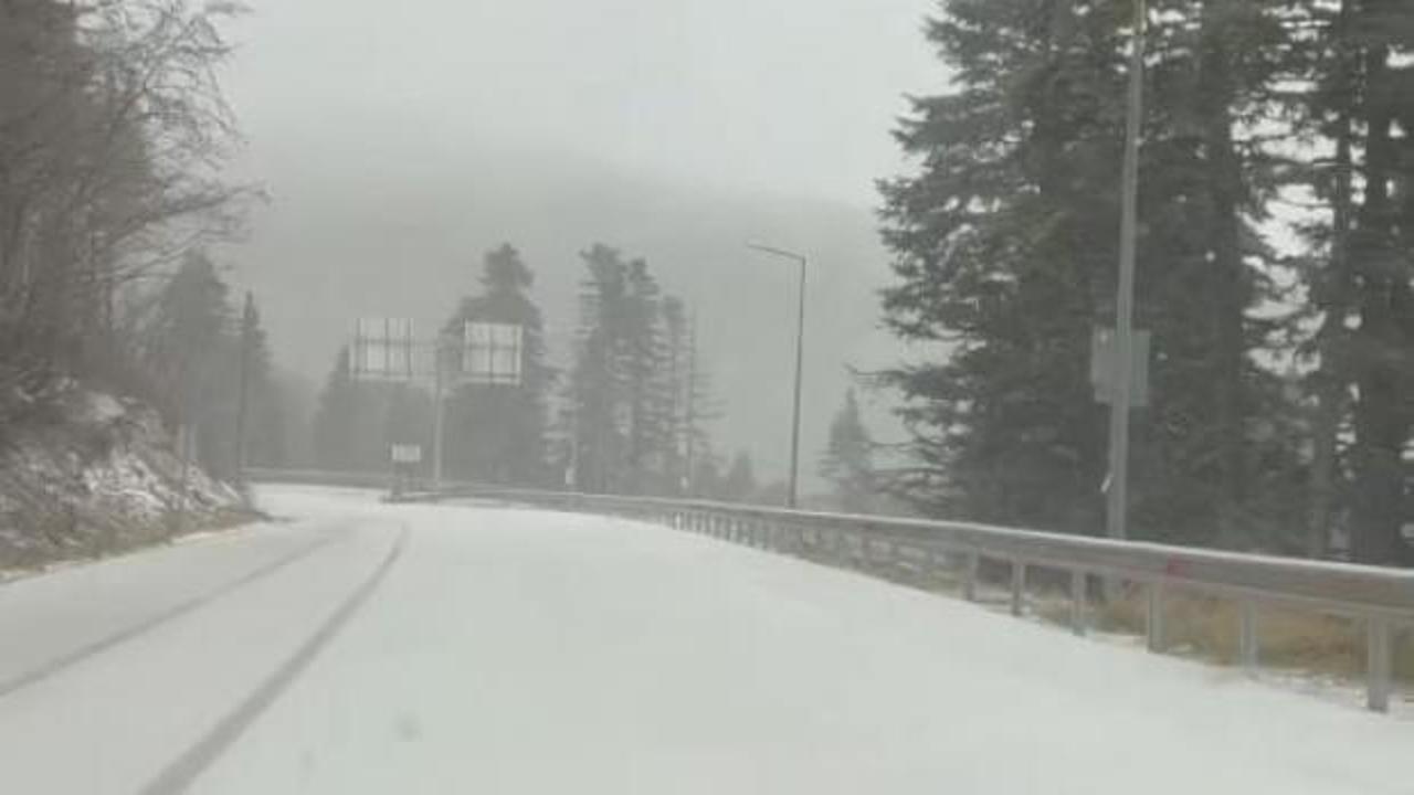 Mayıs ayında kar s&uuml;rprizi! Bir anda beyaza b&uuml;r&uuml;nd&uuml;