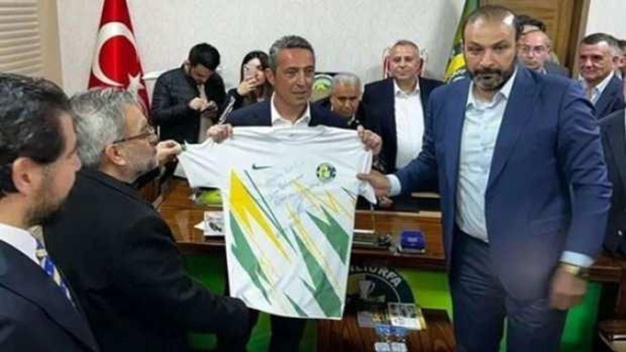 Ali Ko&ccedil;'un ziyaret ettiği takım galibiyeti unuttu! Sosyal medya yıkıldı