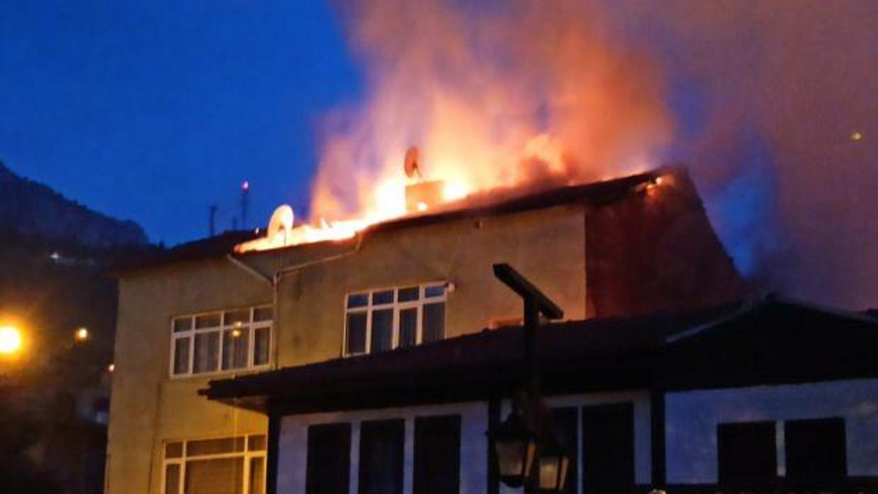 Amasya'da asırlık konakta yangın! Acı haber geldi!