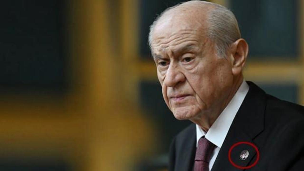 Bah&ccedil;eli, Fatih Karag&uuml;mr&uuml;k rozeti ile grup toplantısına &ccedil;ıktı