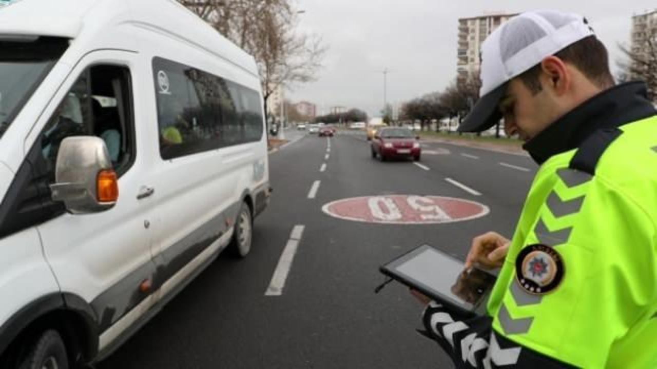 Bakan Yerlikaya a&ccedil;ıkladı: 1 haftada 99 bin 794 araca işlem yapıldı