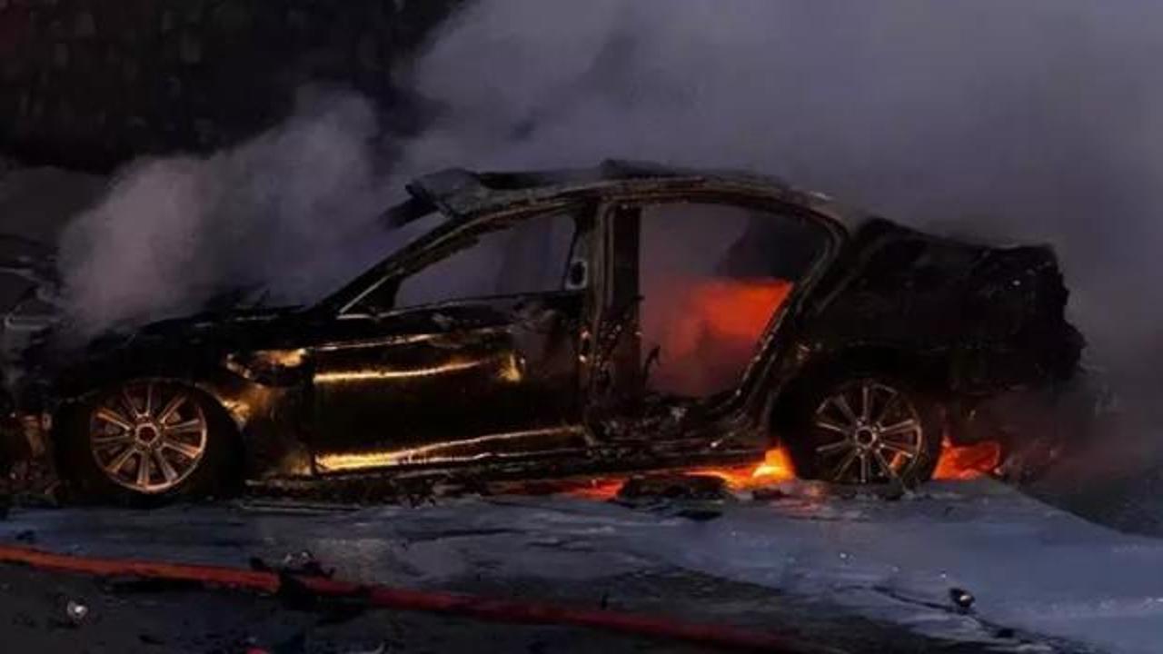 Bariyerlere &ccedil;arpan ara&ccedil; k&uuml;le d&ouml;nd&uuml;: 1 &ouml;l&uuml;, 5 yaralı