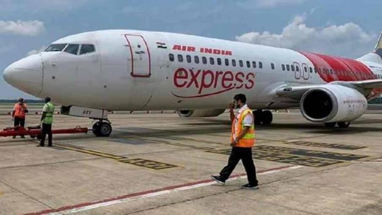 Hindistan havayolu şirketinde kriz: 300 kabin memuru 'hastalandı'