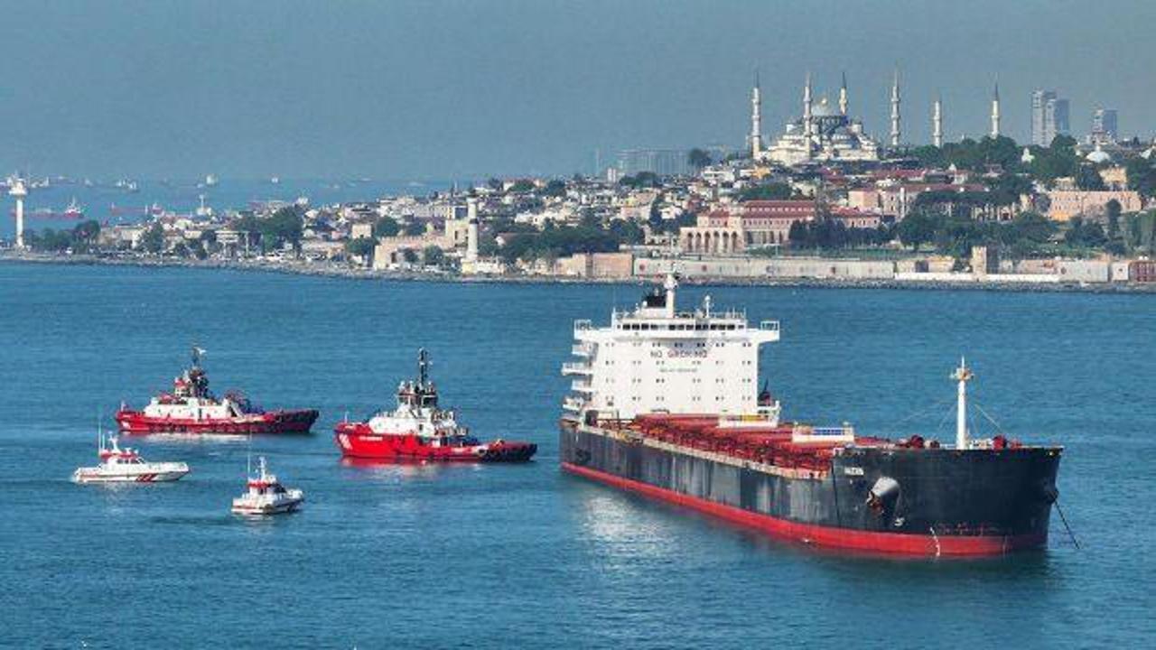 İstanbul Boğazı'nda karaya oturan gemi kurtarıldı
