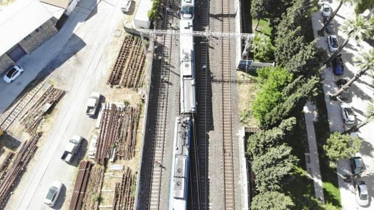 İZBAN raydan &ccedil;ıktı! Yolcular acil &ccedil;ıkış kapısından tahliye edildi