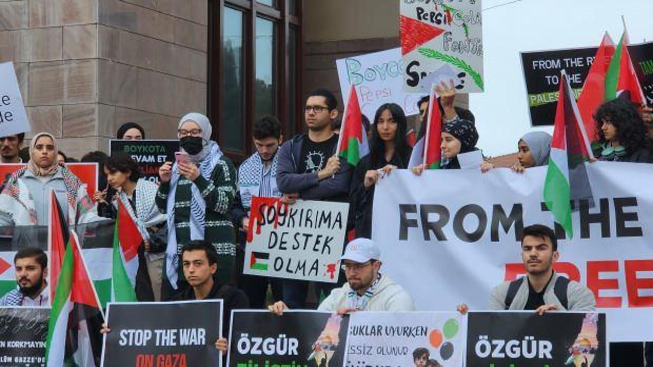 Koç Üniversitesi öğrencileri Filistin'e destek gösterisi gerçekleştirdi