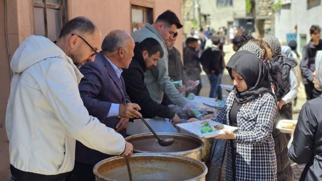 Yiyebilmek i&ccedil;in 1 yıl bekliyorlar: Bu gelenek 671 yıldır s&uuml;rd&uuml;r&uuml;l&uuml;yor
