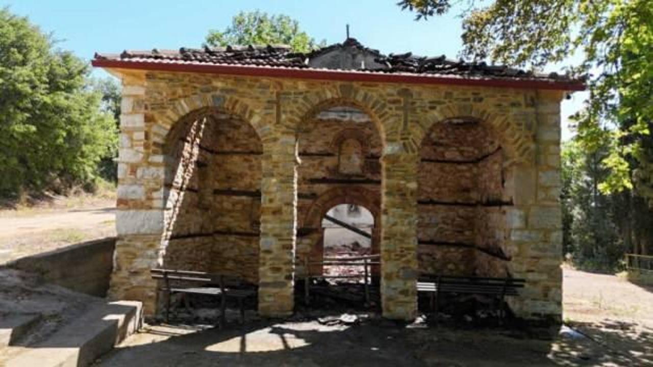 Yunanistan'da tarihi kilise kundaklandı