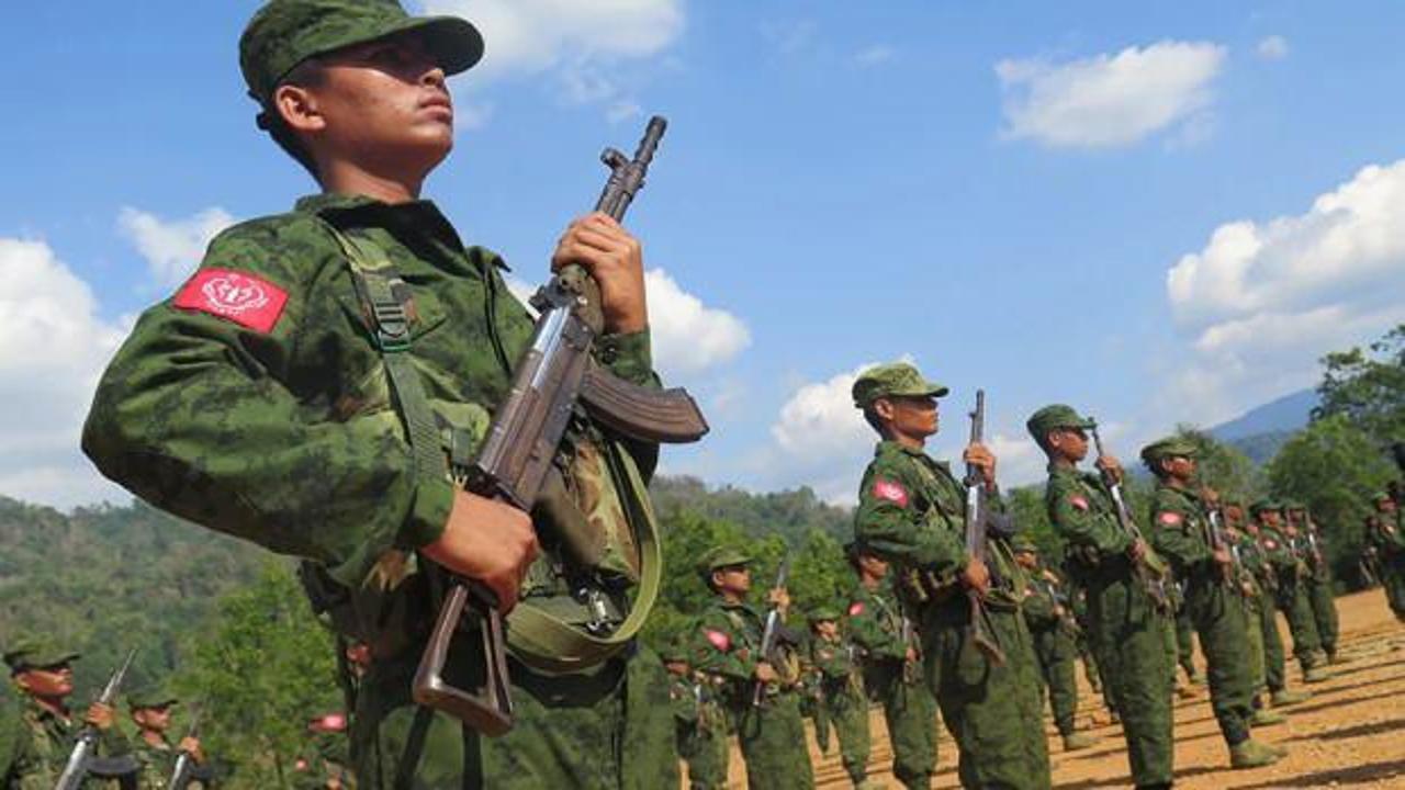 Arakan Ordusu'ndan Myanmar rejimine büyük darbe! Bölgedeki bütün üsler ele geçirildi