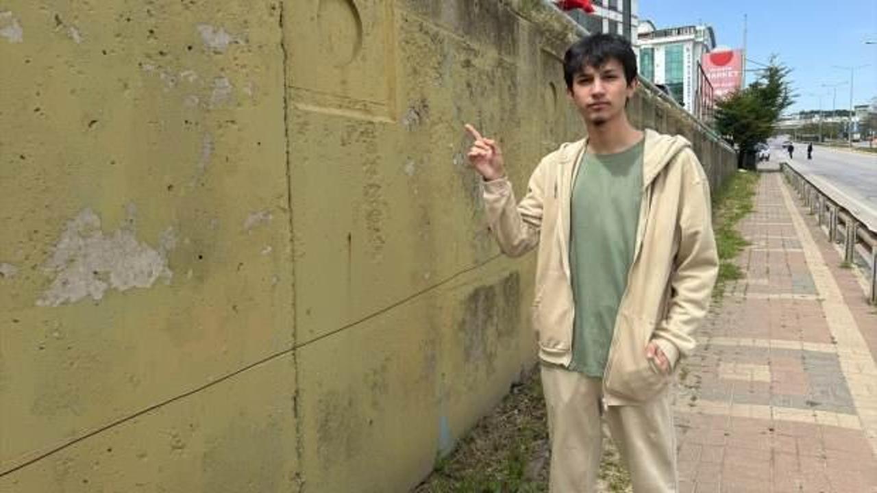 Başıboş köpeklerden kaçarken yüksekten atlayıp yaralanan genç o anları unutamıyor