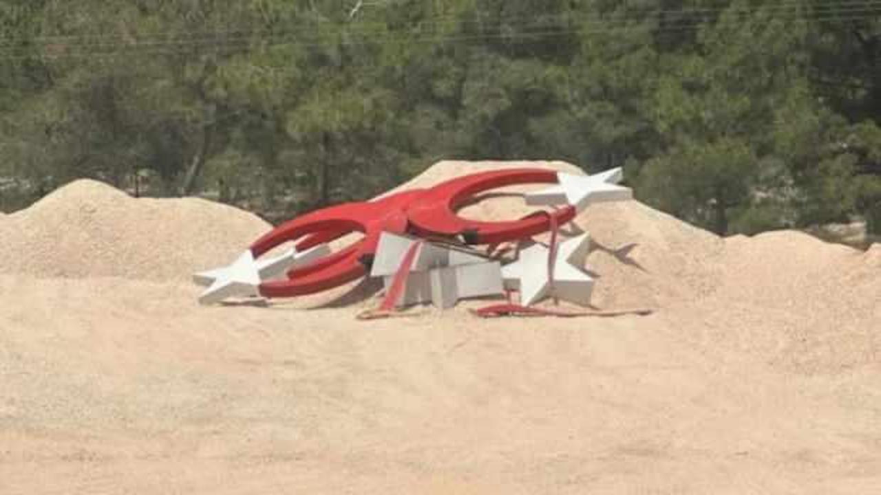 MHP'den CHP'ye geçmişti: Ay yıldızlı anıtı kaldırdılar!