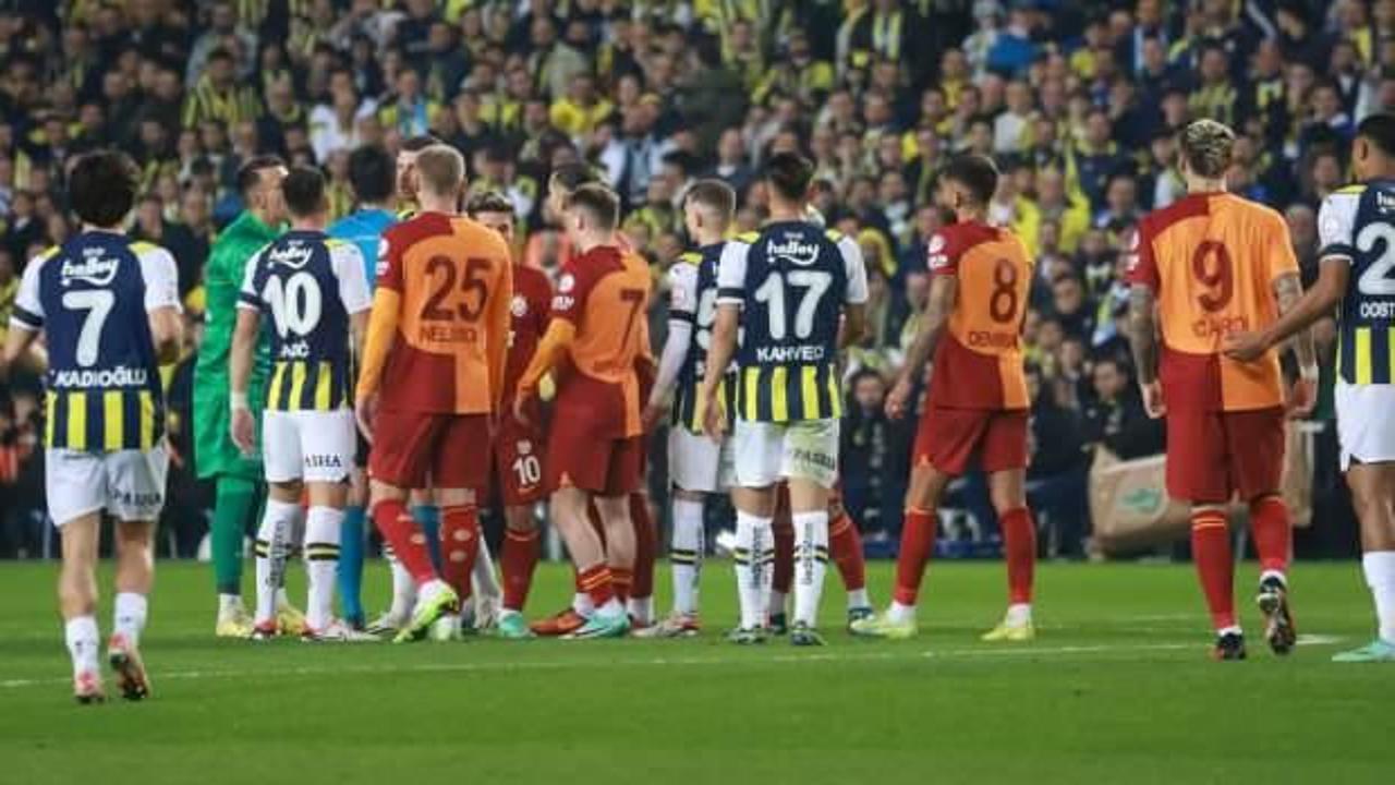 Derbide kartlar havada u&ccedil;uşuyor!