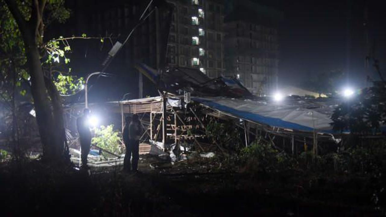 Hindistan'da reklam panosu faciası! 8 &ouml;l&uuml;, 59 yaralı