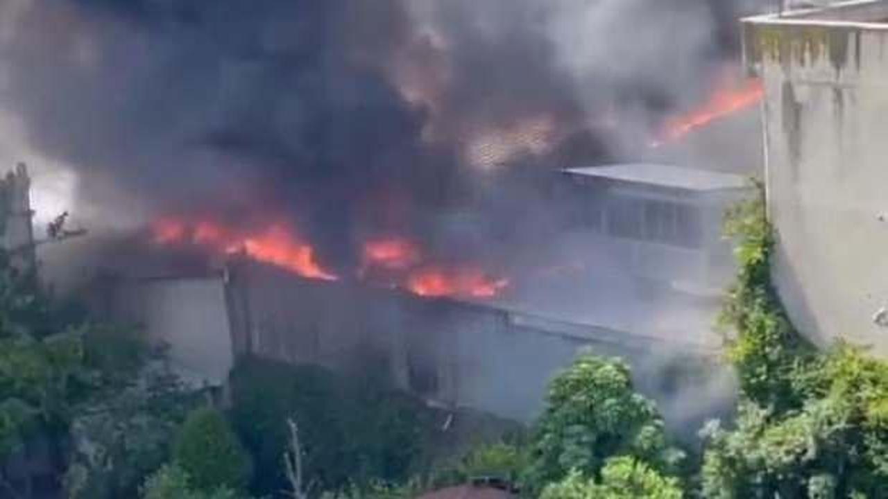 Sultangazi'de depo yangını: Çok sayıda ekip bölgede
