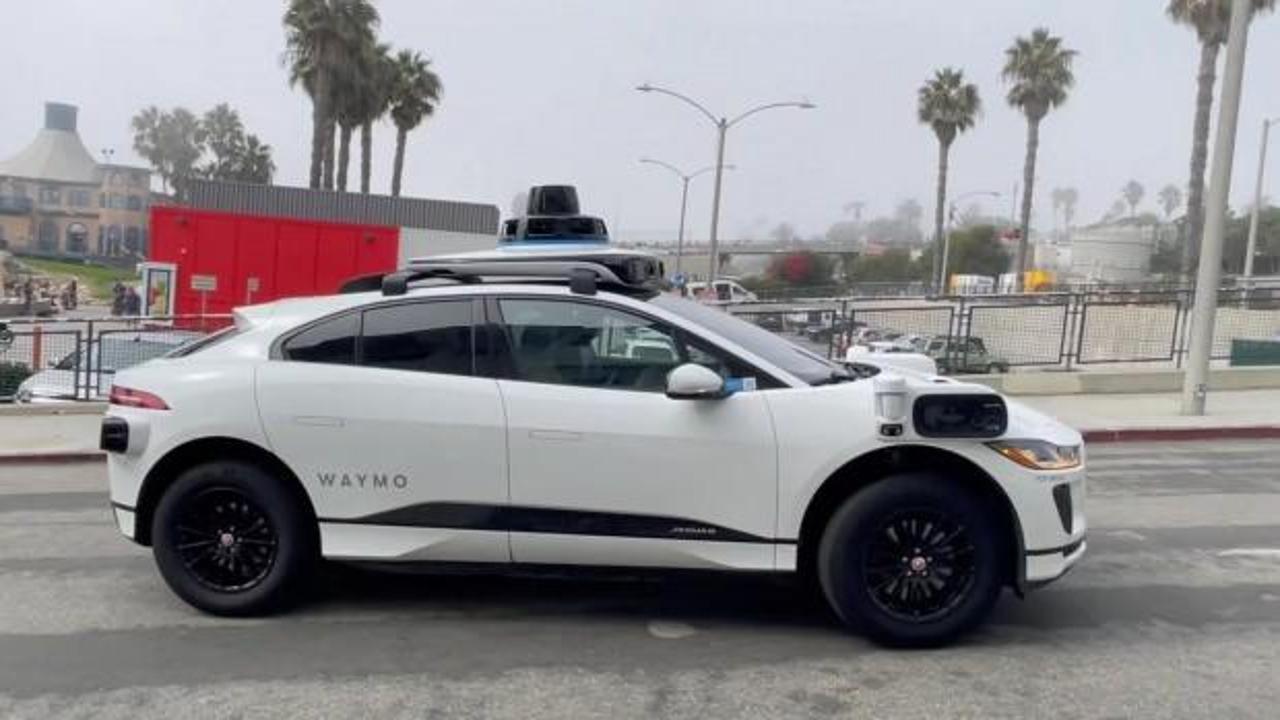 Taksi devri kapanıyor mu? Robot taksiler ayda 50 bin yolcu taşıdı!