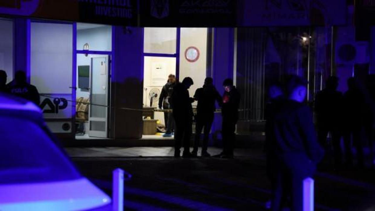 Tartıştığı arkadaşının birini &ouml;ld&uuml;rd&uuml;, diğerini yaraladı