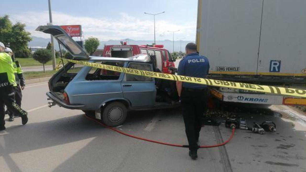 Tokat'ta feci kaza: TIR'a ok gibi saplandı!