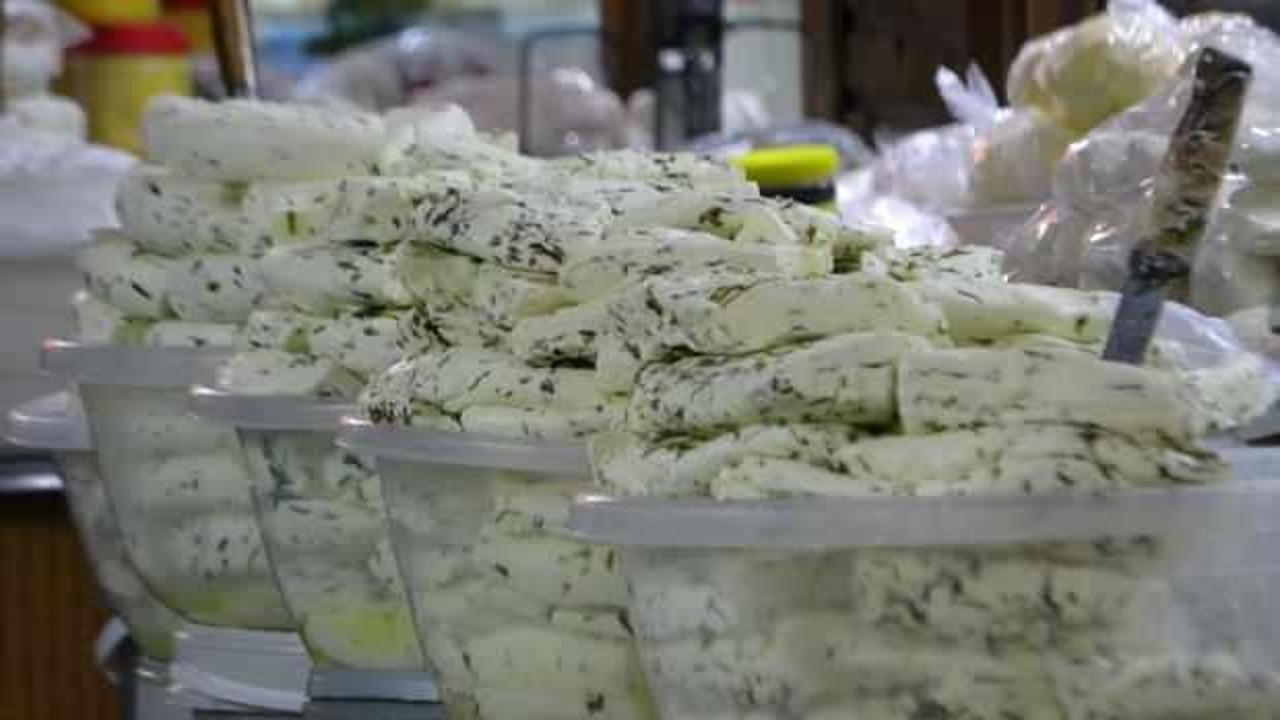 Van&rsquo;ın taze otlu peyniri satışa sunuldu