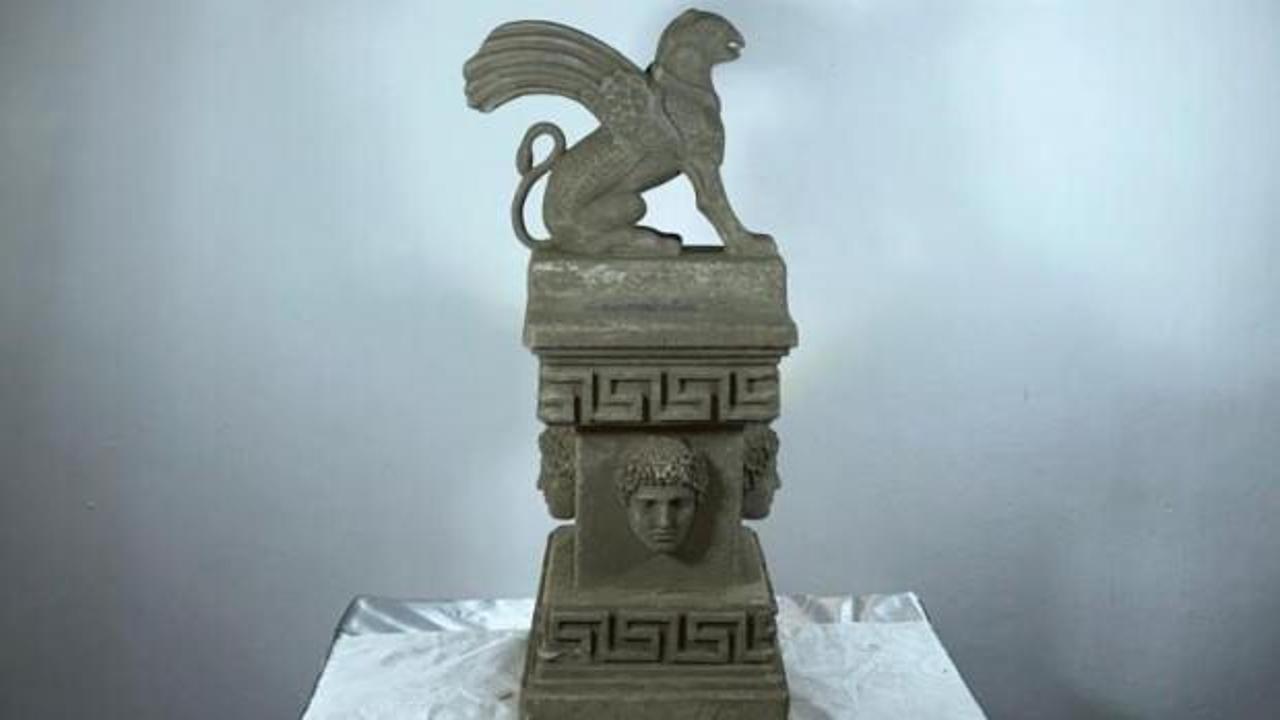 Afyonkarahisar&rsquo;da ele ge&ccedil;irildi: Pars başlı kanatlı heykel