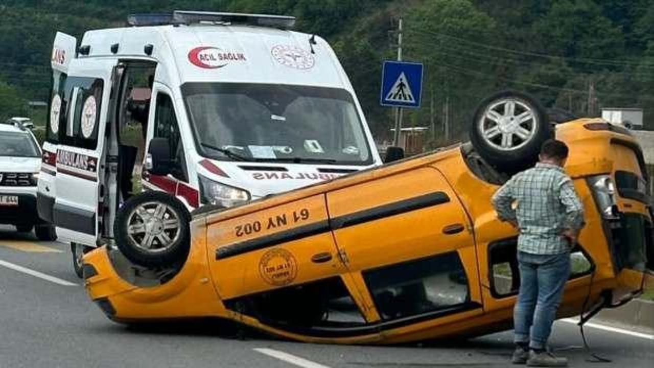 Başıboş köpeğe çarpmamak için manevra yapan araç takla attı