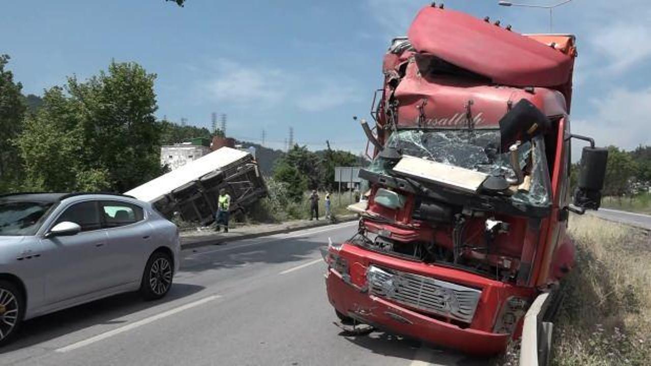 Bursa&rsquo;da kamyon ile &ccedil;arpışan tır şarampole u&ccedil;tu