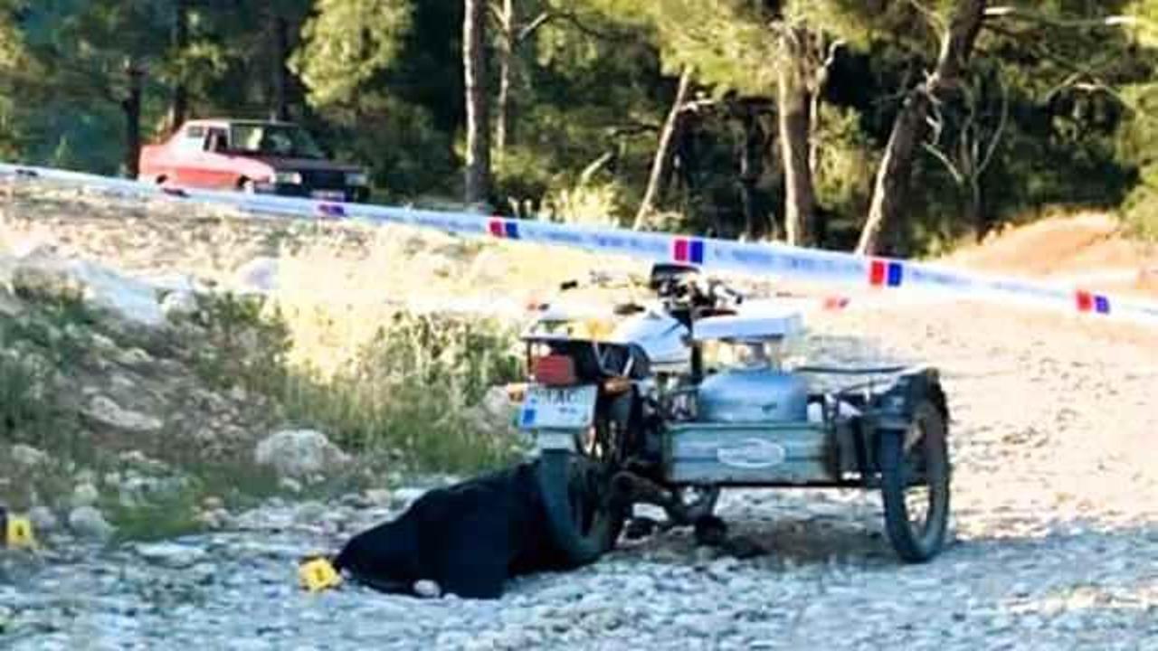 Denizli'de 23 yaşındaki gen&ccedil; ailesine pusu kurdu: Anne &ouml;ld&uuml;, baba ağır yaralandı!