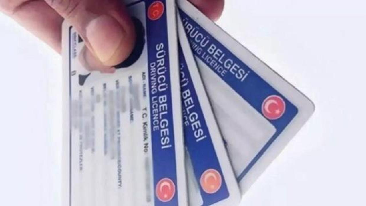 Eski tip ehliyet sahiplerine &ccedil;ağrı! Yıl sonunda ge&ccedil;ersiz olacak