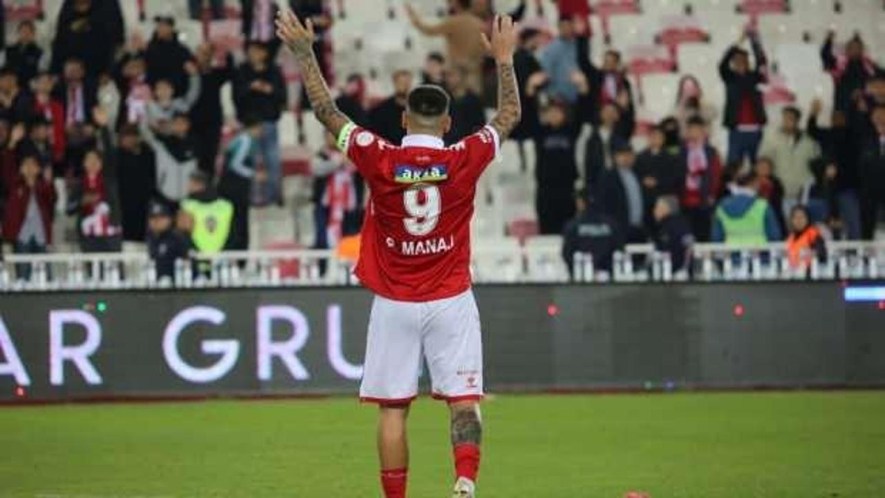 Rey Manaj taraftarlarla vedalaştı!