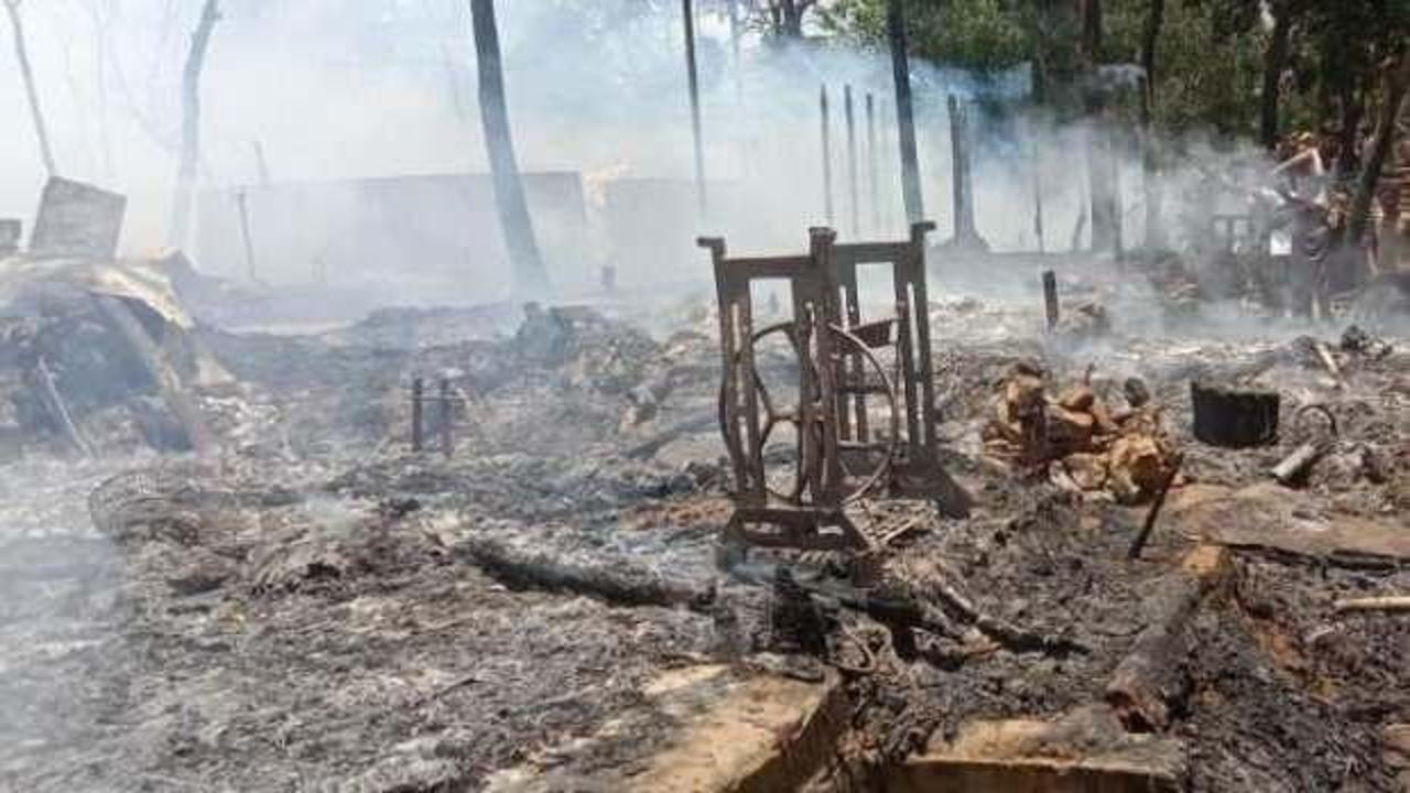 Arakanlı Müslümanların kaldığı kamp küle döndü