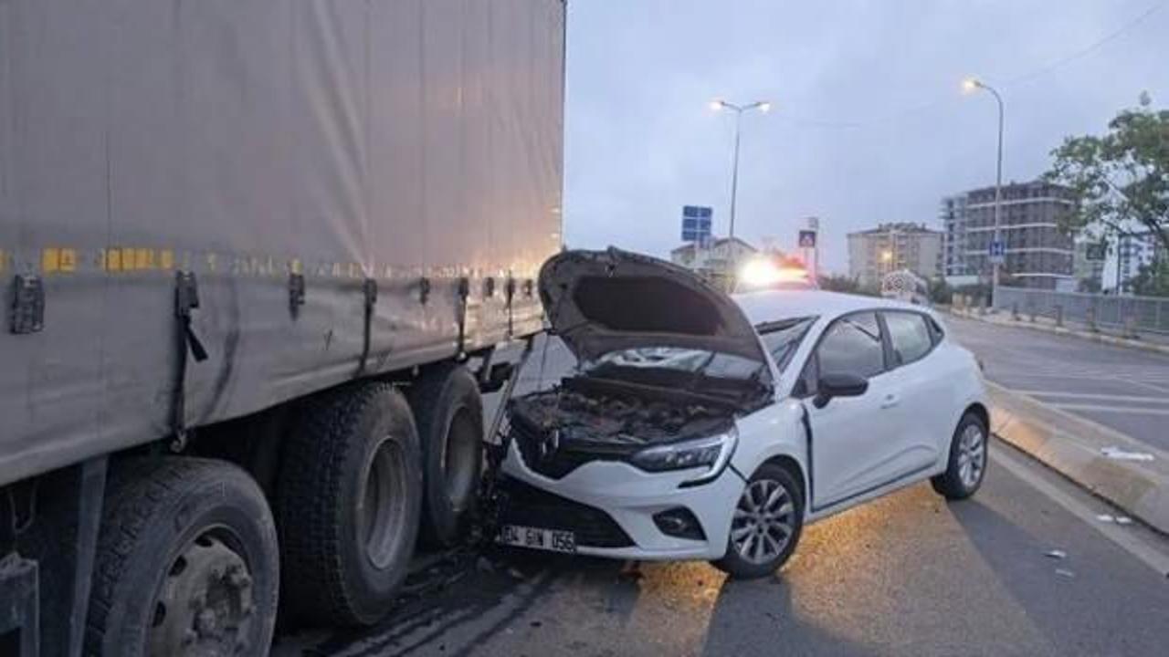 Park halindeki kamyona çarptı: 2 kişi yaralandı