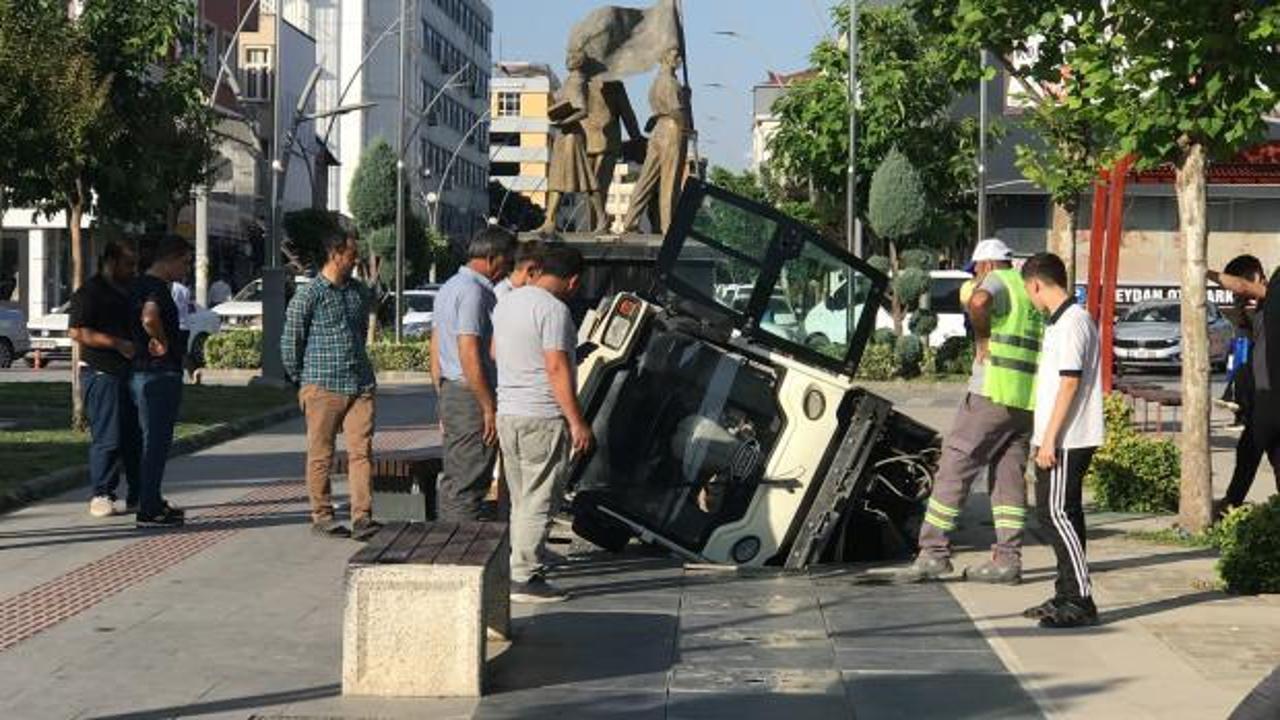 Temizlik sırasında araç ile havuza düştü