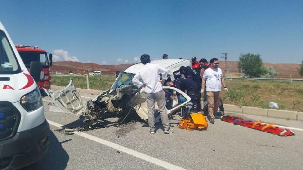 &Ccedil;orum'da feci kaza: &Ccedil;ok sayıda kişi yaralandı!