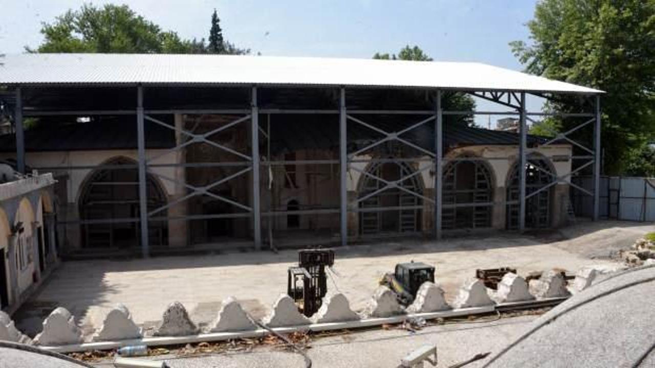 Depremde ağır hasar alan tarihi Ulu Cami, 2025 sonunda ibadete a&ccedil;ılacak