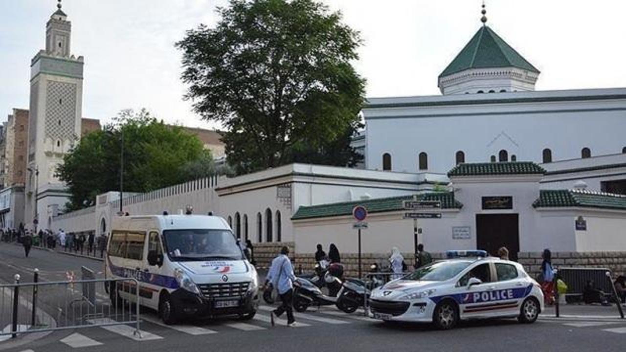 Fransa'da bir cami ırkçı saldırıya uğradı