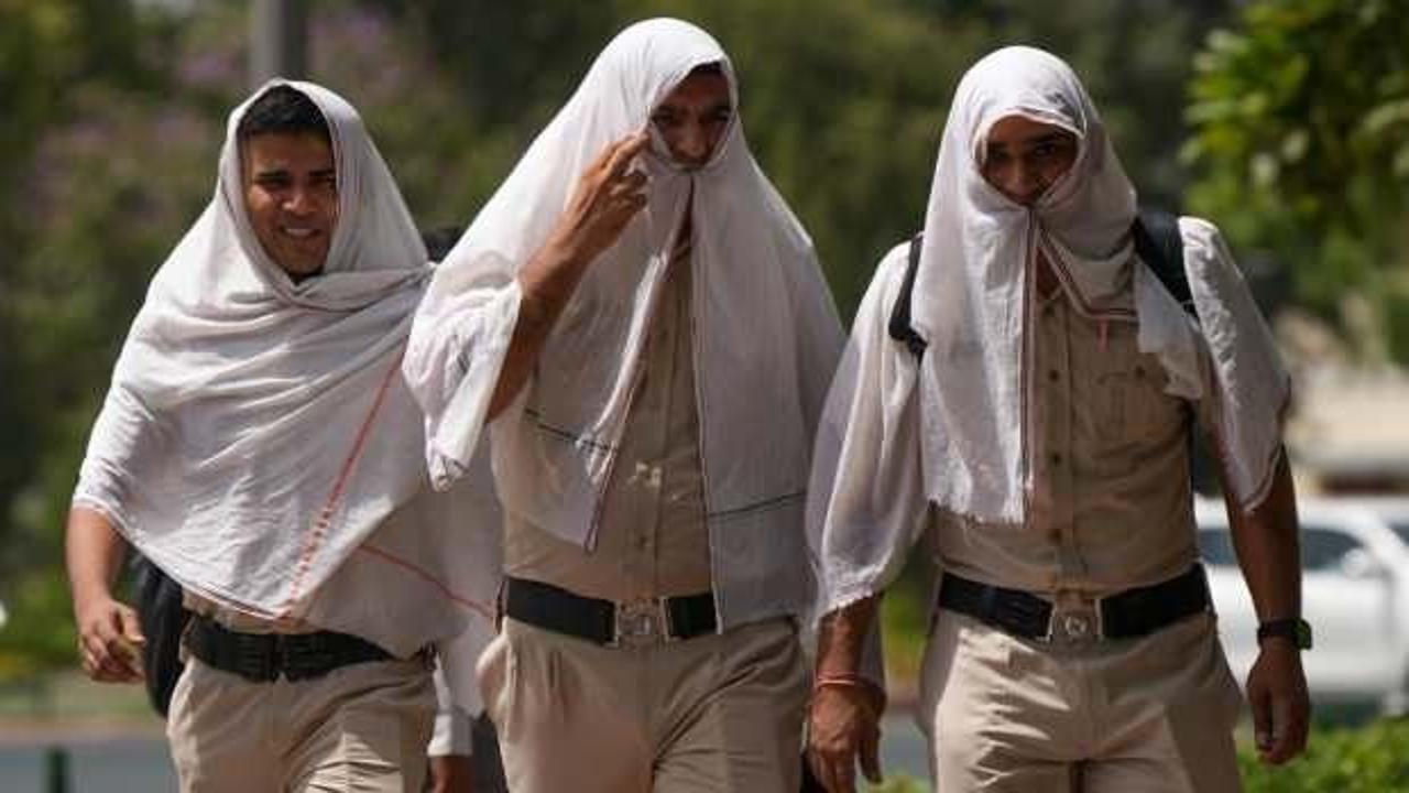 Hindistan'da aşırı sıcaklar: 33 seçim görevlisi öldü