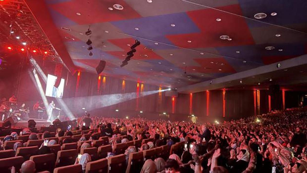 İran'da resmi yas döneminin ardından ilk konser verildi