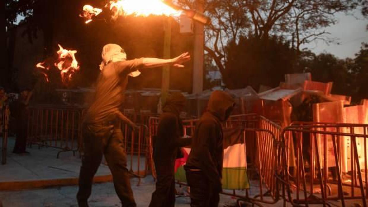 Meksika'da İsrail B&uuml;y&uuml;kel&ccedil;iliği &ouml;n&uuml;ndeki Filistin'e destek g&ouml;sterisinde olay &ccedil;ıktı