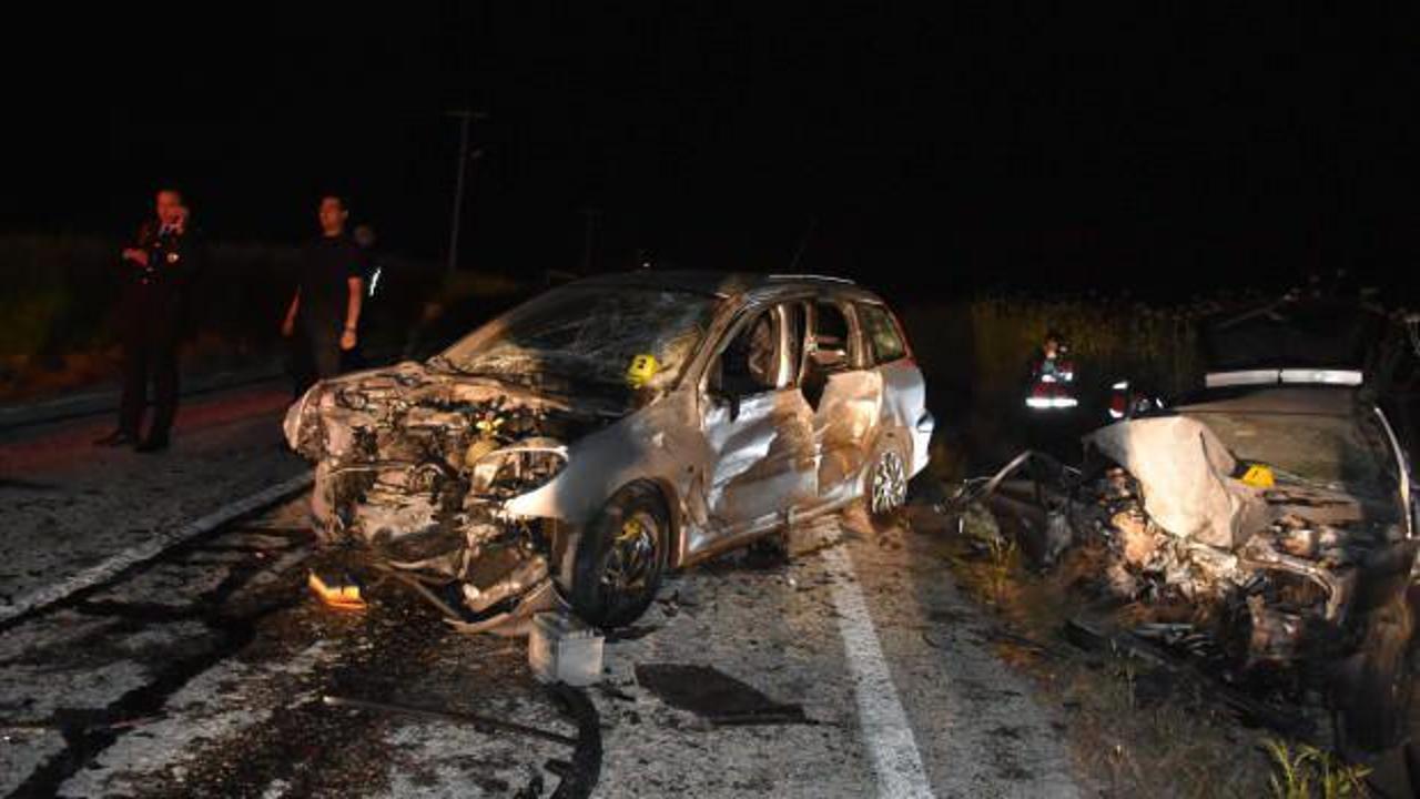 Oğlunun kullandığı otomobili sollarken kaza yaptı: 3 ölü