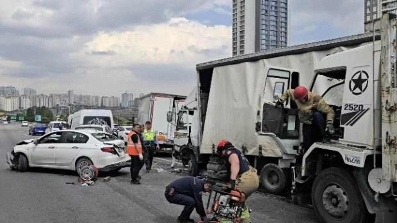 TEM Otoyolu'nda 10 aracın karıştığı kazada 2 kişi yaralandı