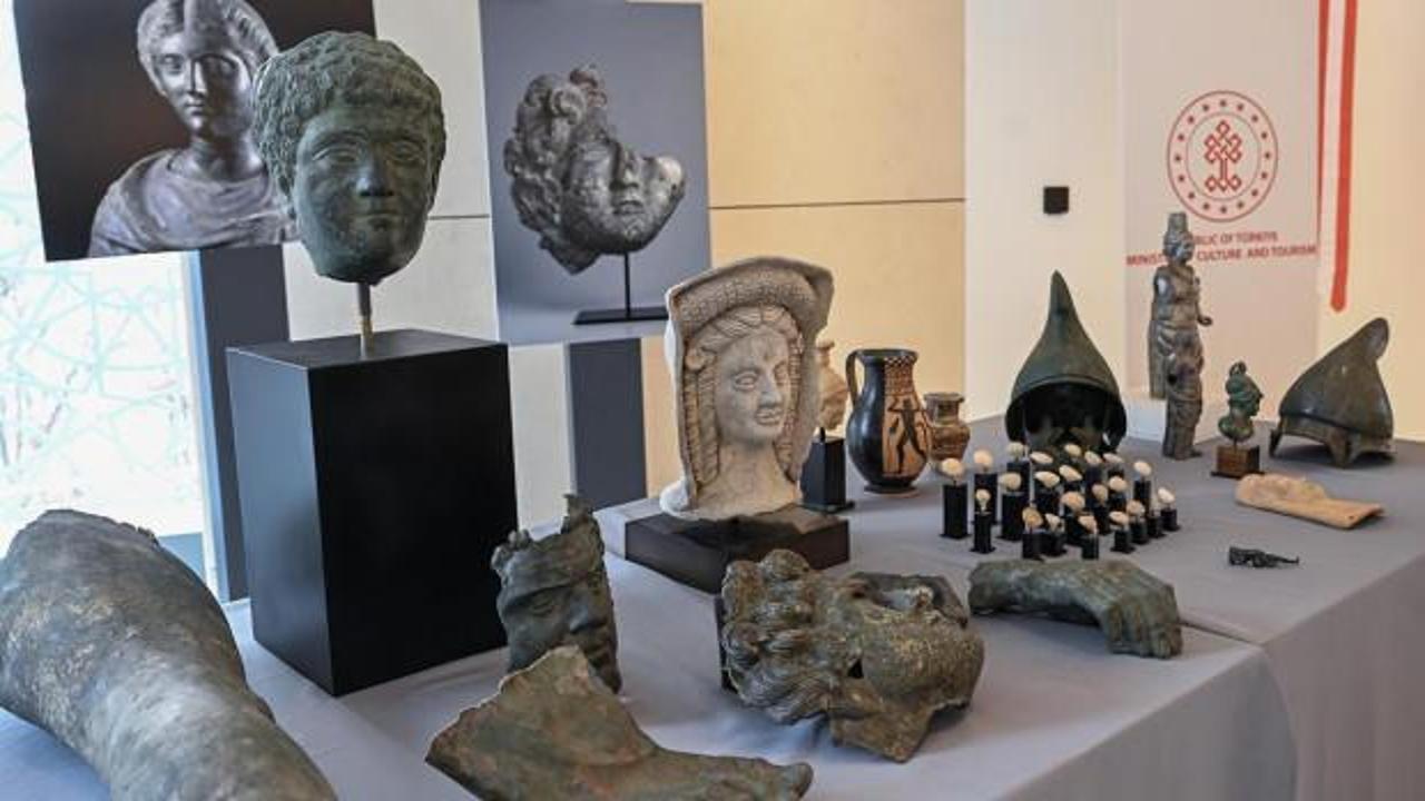 Yurt dışına ka&ccedil;ırılan 8 bine yakın eser T&uuml;rkiye'ye getirildi