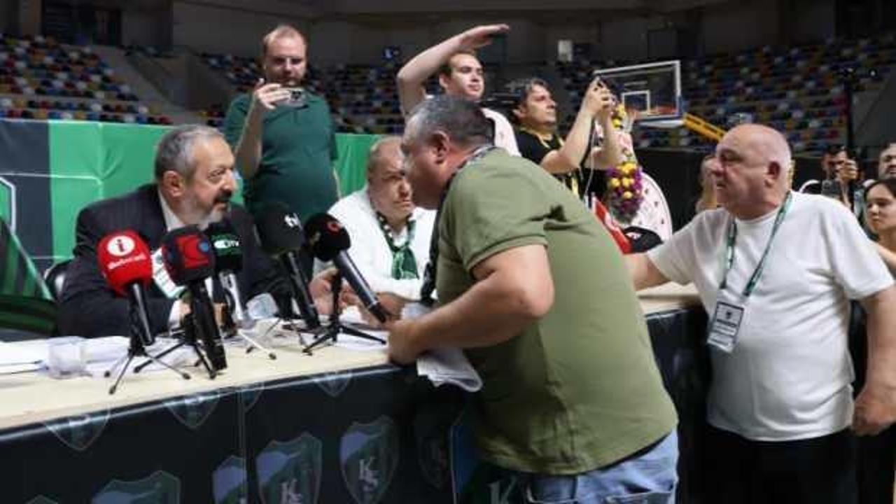 1. Lig ekibi Kocaelispor'un kongresinde olay
