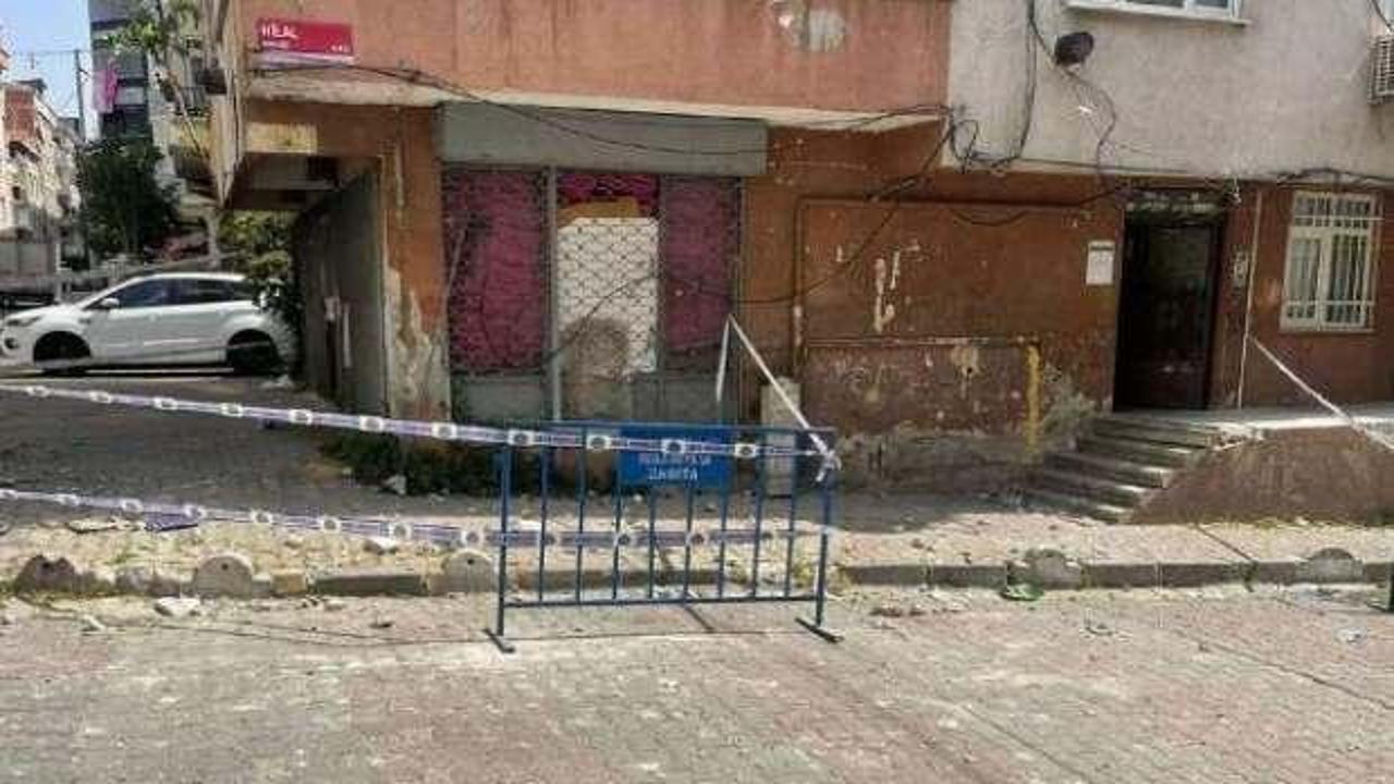 Bah&ccedil;elievler'de 4 katlı binada &ccedil;&ouml;kme!