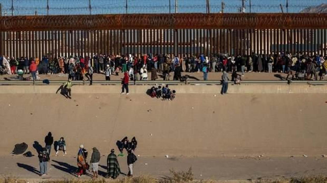 Biden, ABD-Meksika sınırını yasa dışı g&ouml;&ccedil;men girişlerine kapatmaya hazırlanıyor