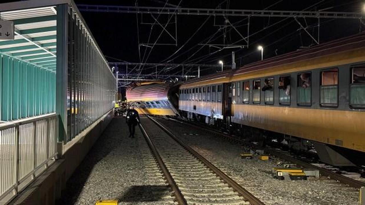 &Ccedil;ekya'da tren faciası! Kafa kafaya &ccedil;arpıştı, 4 &ouml;l&uuml;, onlarca yaralı var