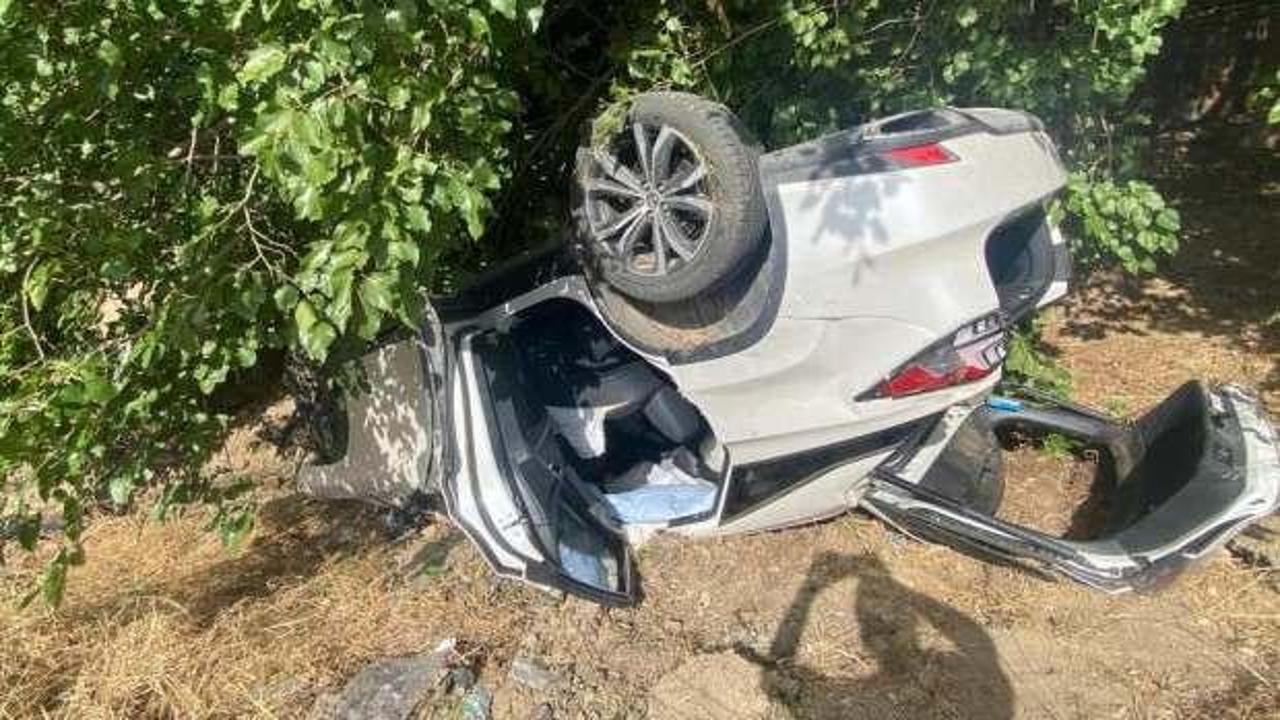 Çine'de refüje çarpan otomobil takla attı: 2 yaralı
