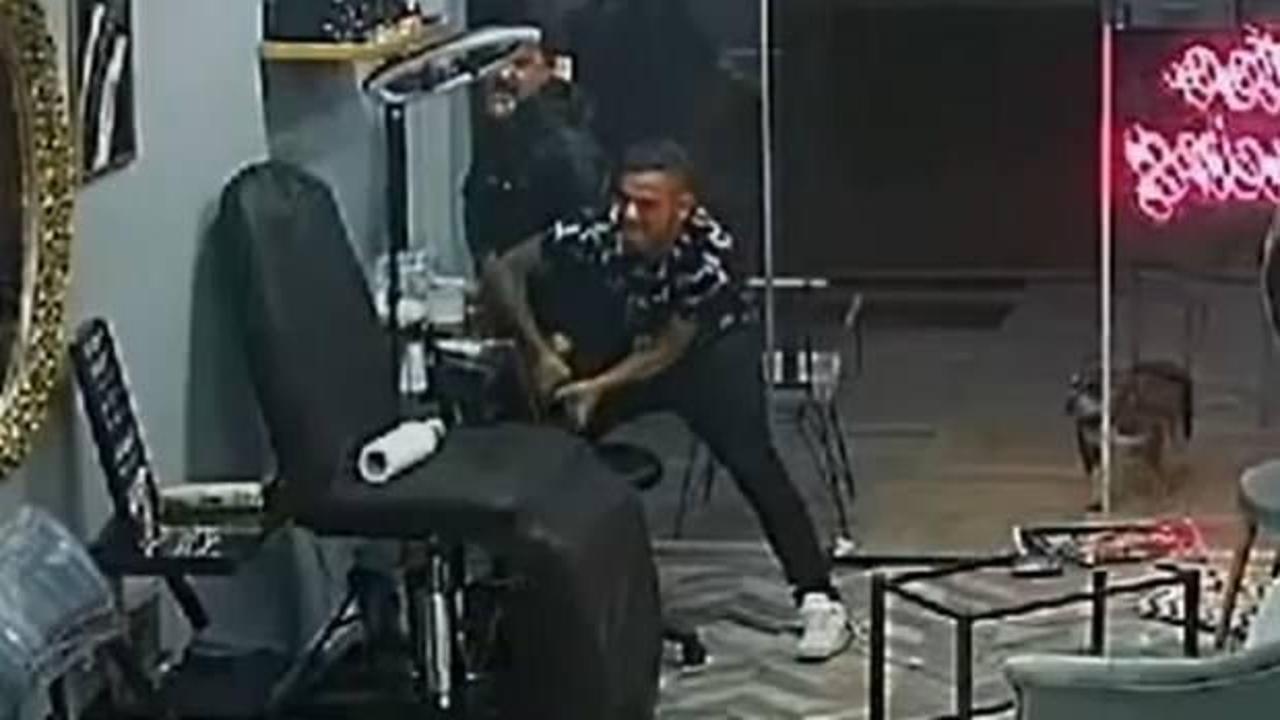 D&ouml;vmecilerin kavgası kanlı bitti: D&uuml;kkanı basıp peş peşe ateş etti!