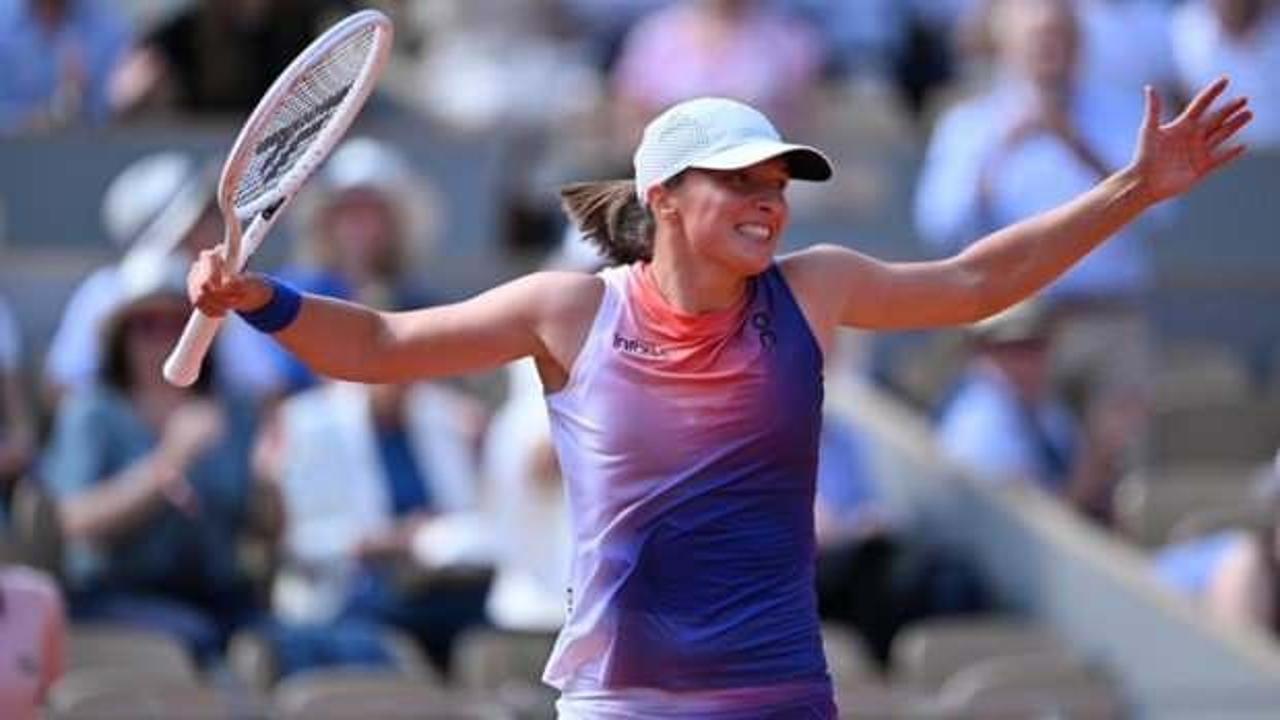 Iga Swiatek tarih yazdı! Roland Garros'ta üst üste 3. kez şampiyon