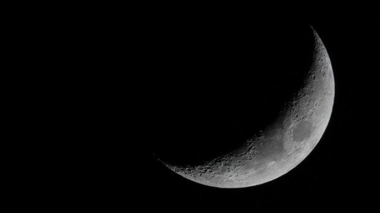 Tarihte ilk kez Ay'ın karanlık y&uuml;zeyinden &ouml;rnekler toplandı!