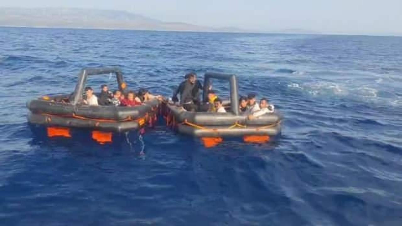 T&uuml;rk kara sularına geri itilen 70 d&uuml;zensiz g&ouml;&ccedil;men kurtarıldı